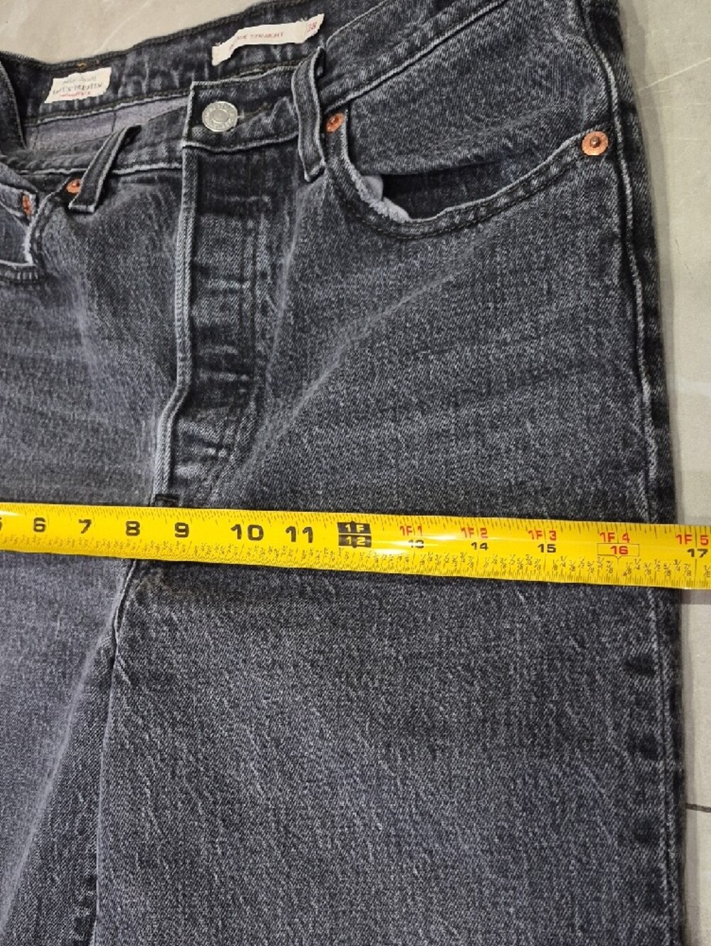 Levi's Ribcage Straight Jeans — Blackwashed Denim - Picture 8 of 14